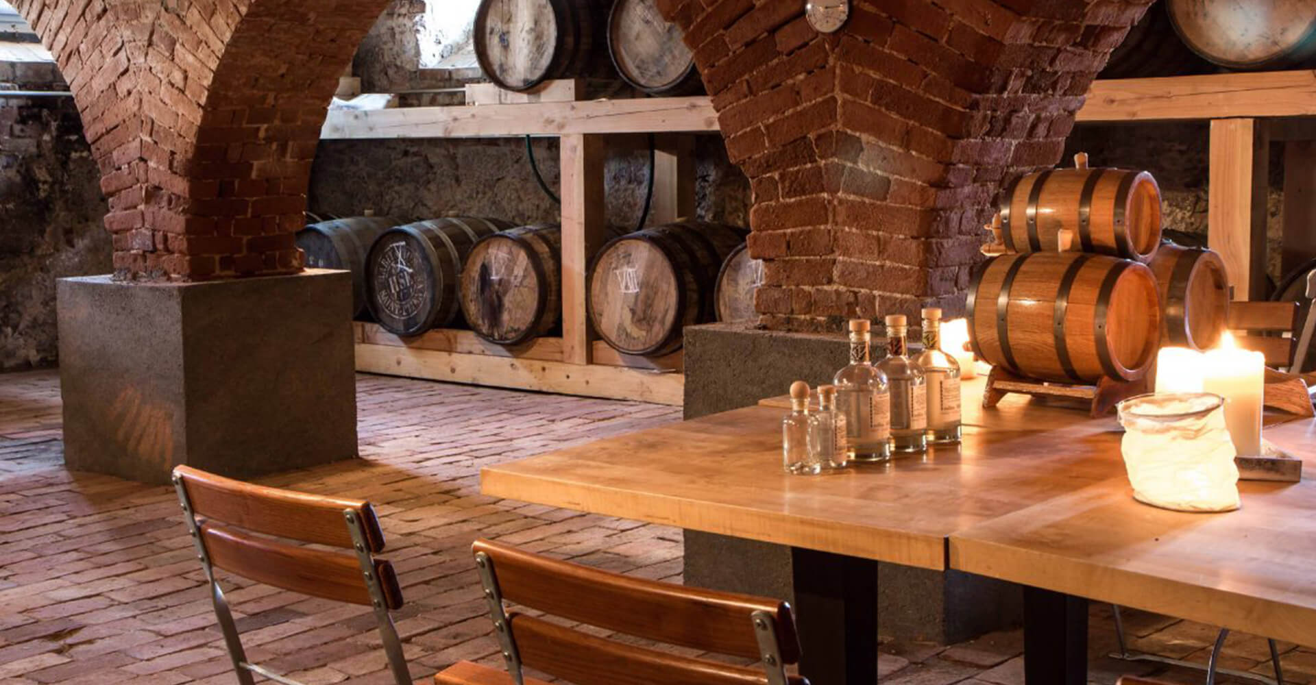 Grumsiner Brennerei Online Shop Fasslager 1 Grumsiner Brennerei Online Shop Fasslager Fasskeller